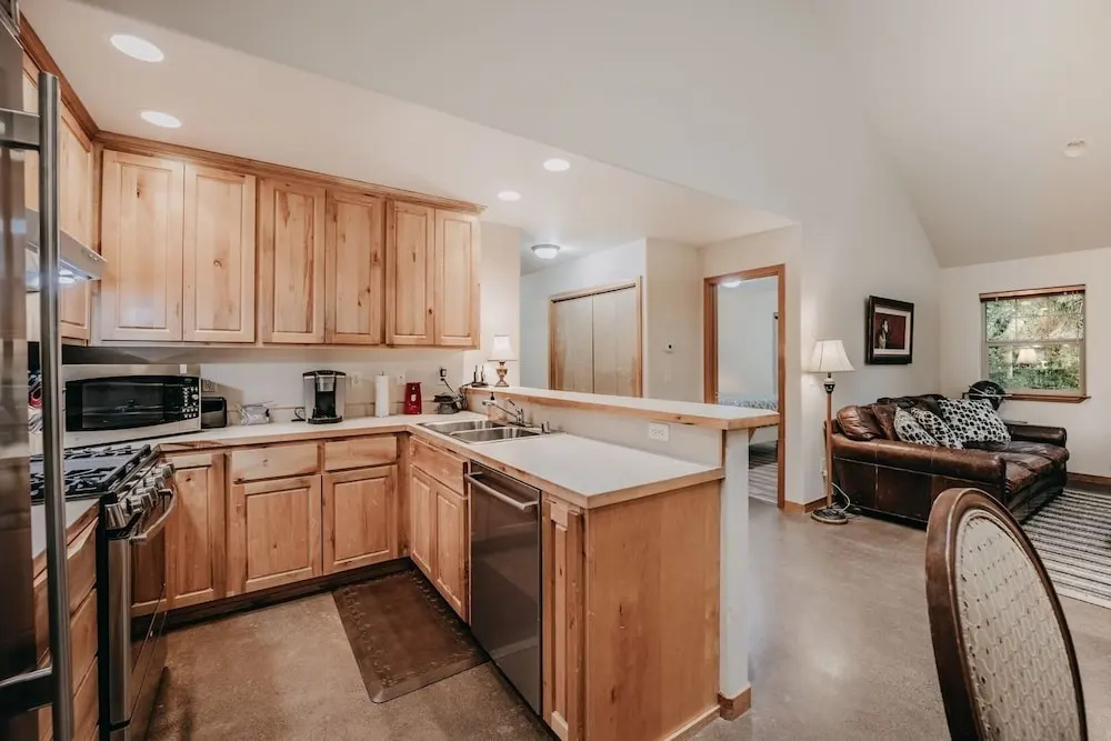 61mbr - Hot Tub - Wi-fi - Pets Ok - Sleeps 6 3 Bedroom Home by Redawning