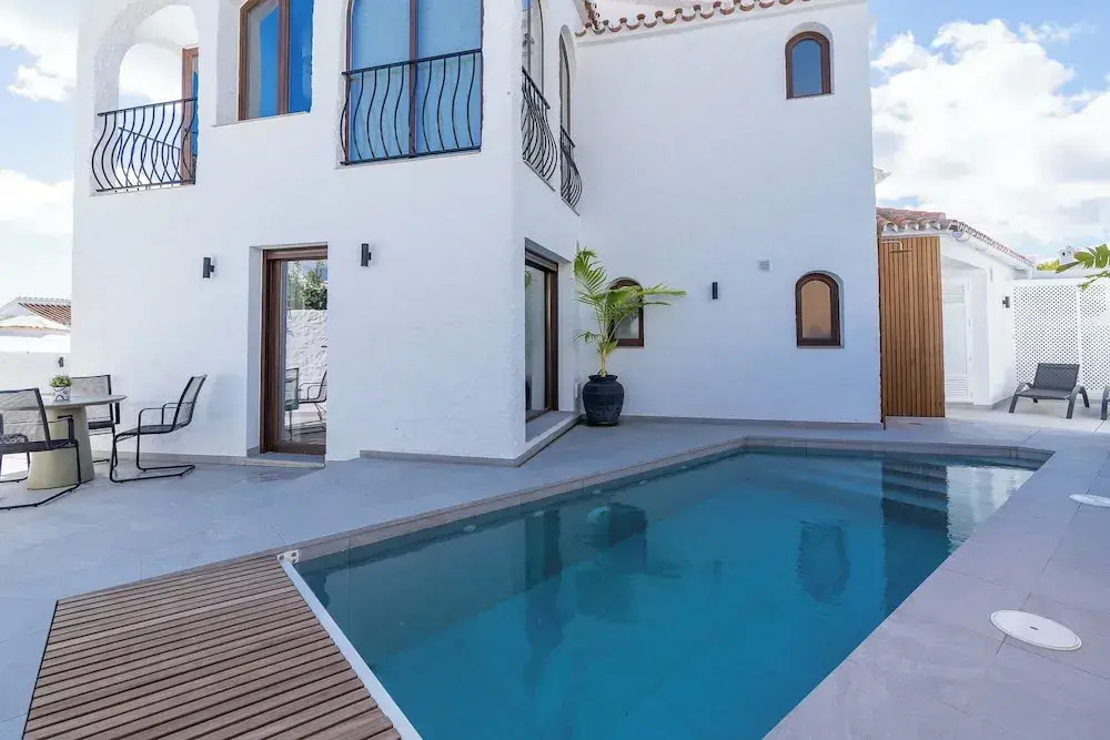 Luxury House With Private Heated Pool in Nerja!
