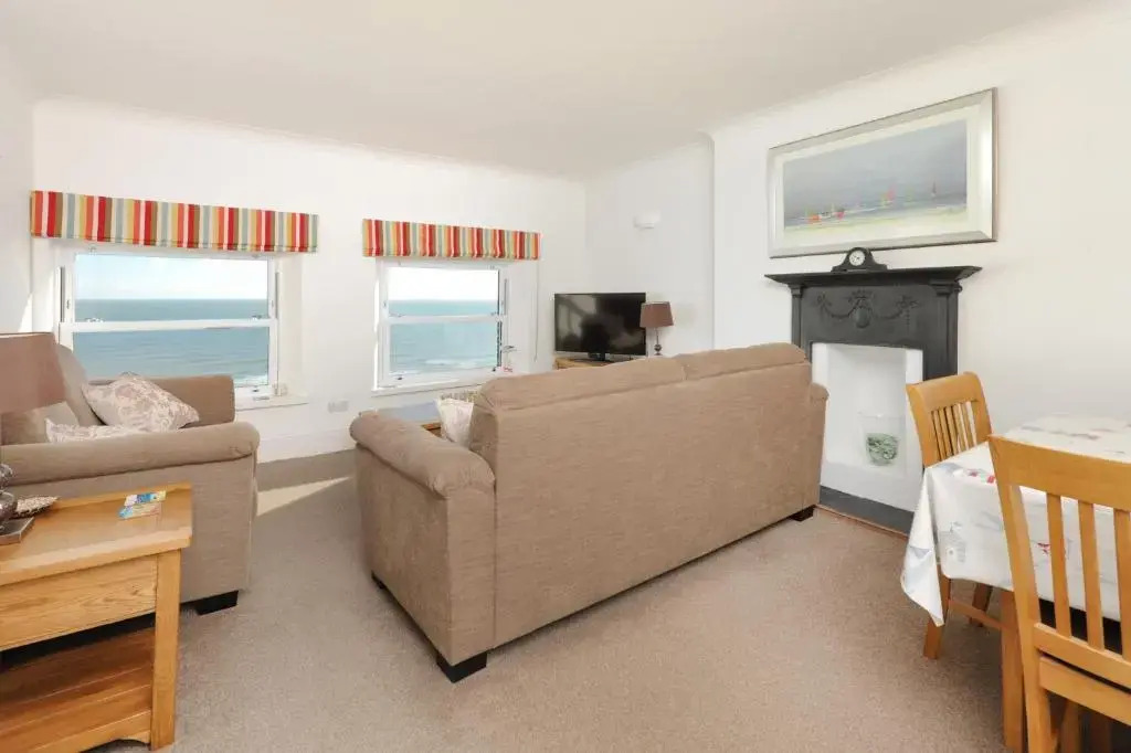 Luxury Two Bedroom Apartment with Fantastic Panoramic Sea Views