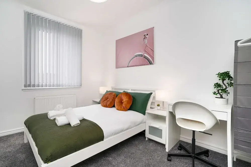 Free Parking - 2 Bedroom Flat