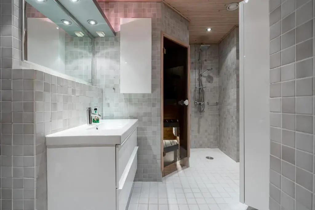 2ndhomes Tampere "Iso Aleksi" Apartment - 119m2 - Private Sauna - Best Location
