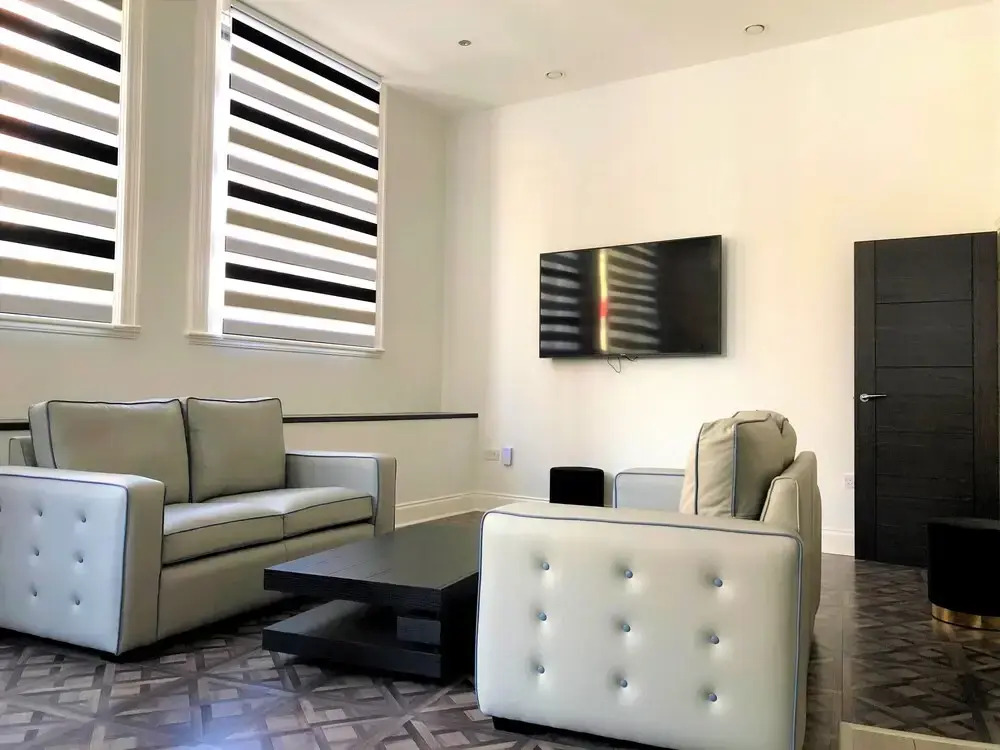 1 Temple Court