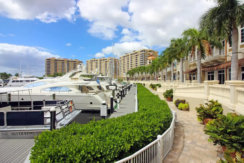 Waterfront Villa Ocean Drive ID1431