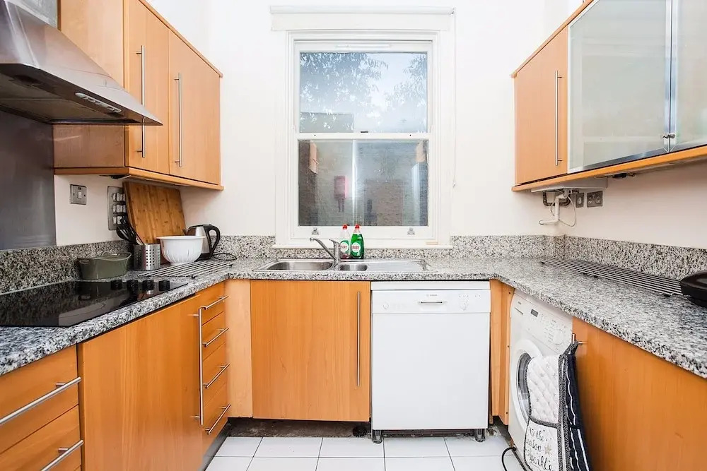 Modern & Spacious Home on Old Kent Road