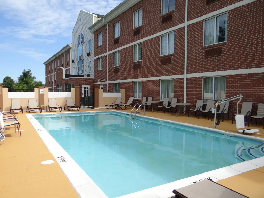 Holiday Inn Express Hotel & Suites Salisbury - Delmar by IHG