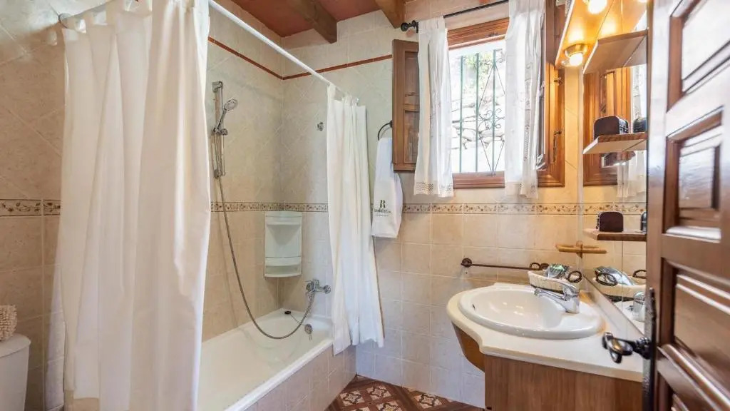 Casa Lola Sayalonga by Ruralidays