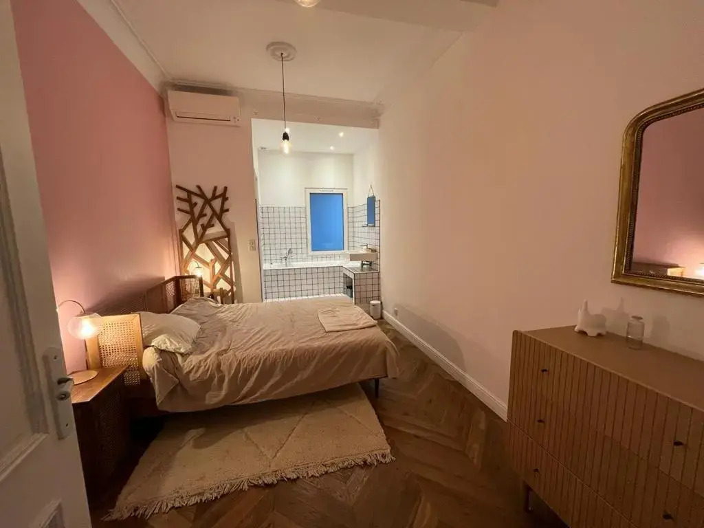 Appartement de maître T3 80m2 en plein centre.