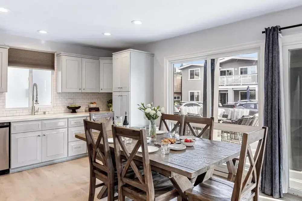 Sandy and Shelly by Avantstay Sleeps 18 Near Beach, Shops & Eateries Ocean Views + Patio