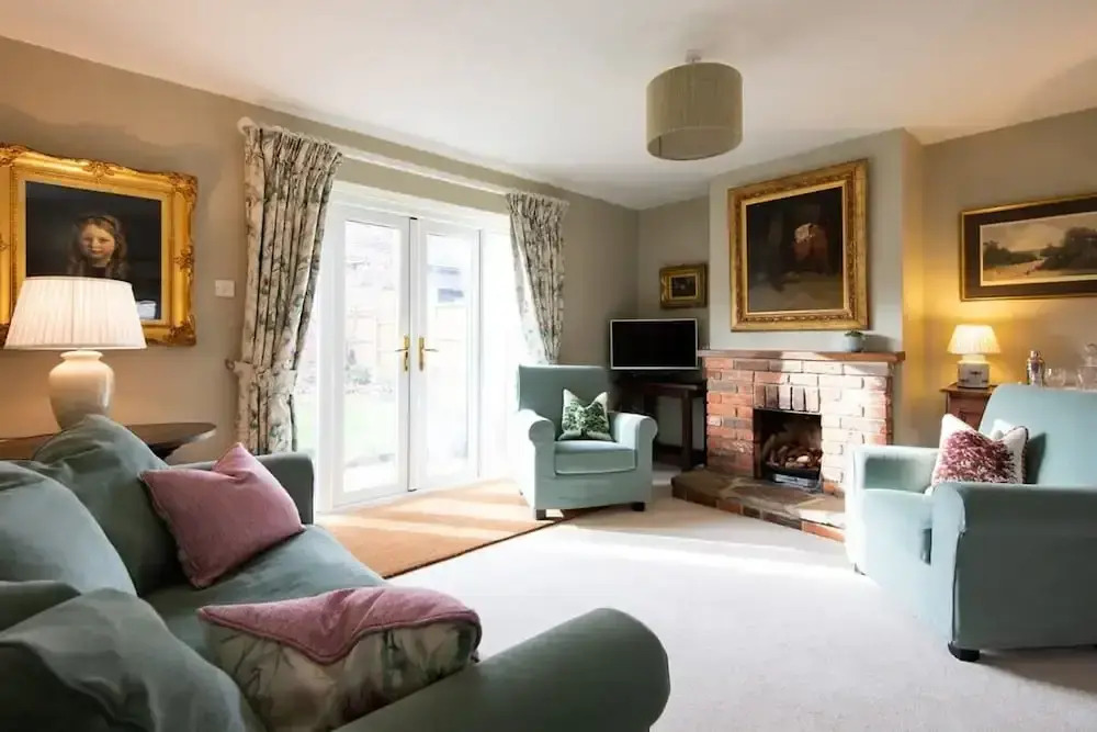Cosy Cottage in Beautiful South Downs Walk 2 Pub