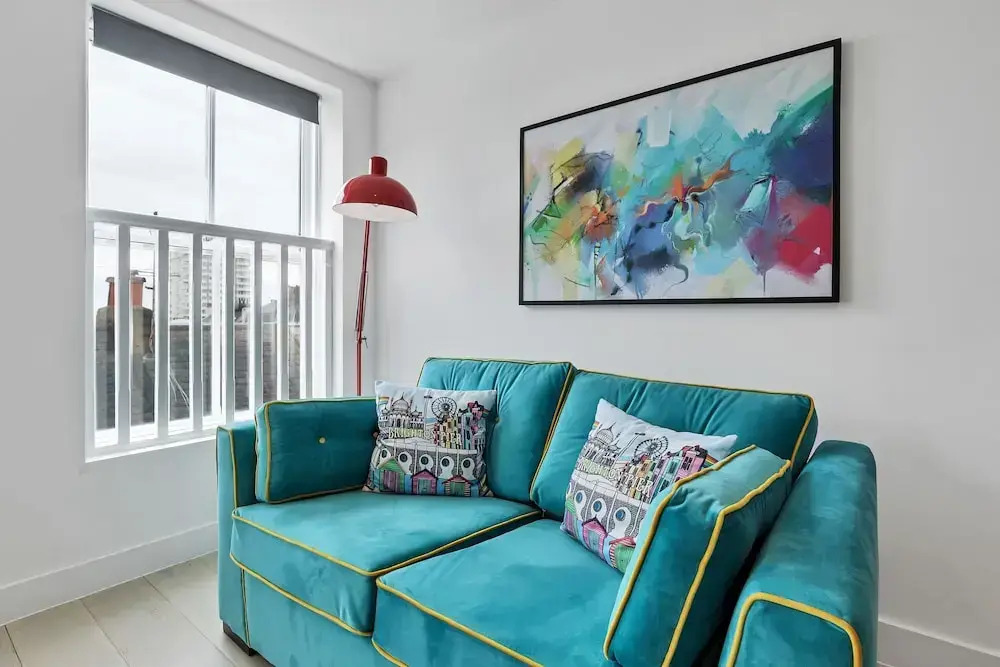 Right On : Bright On Apartment 1E | By My Getaways
