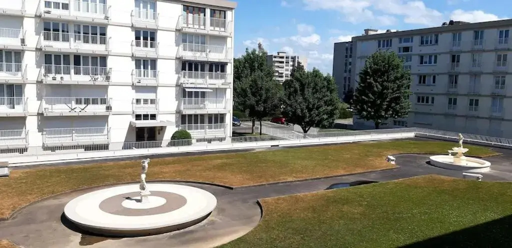 Appartement lumineux idéalement situé à proximité de musées équipements sportifs salle de spectacle commerces