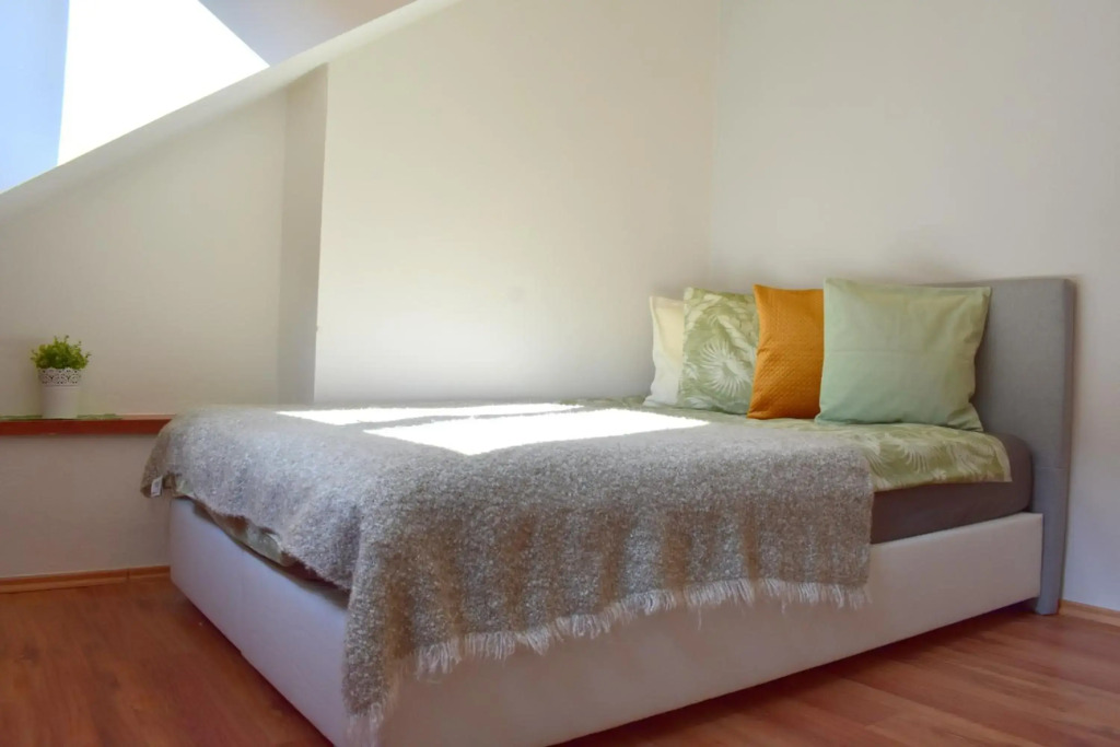 NEW CENTRAL ROOFTOP with private WELLNESS, Sauna & Whirlpool bath