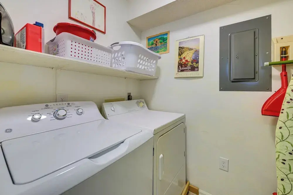 Ocean-view Condo: Walk to Windy Hill Beach!