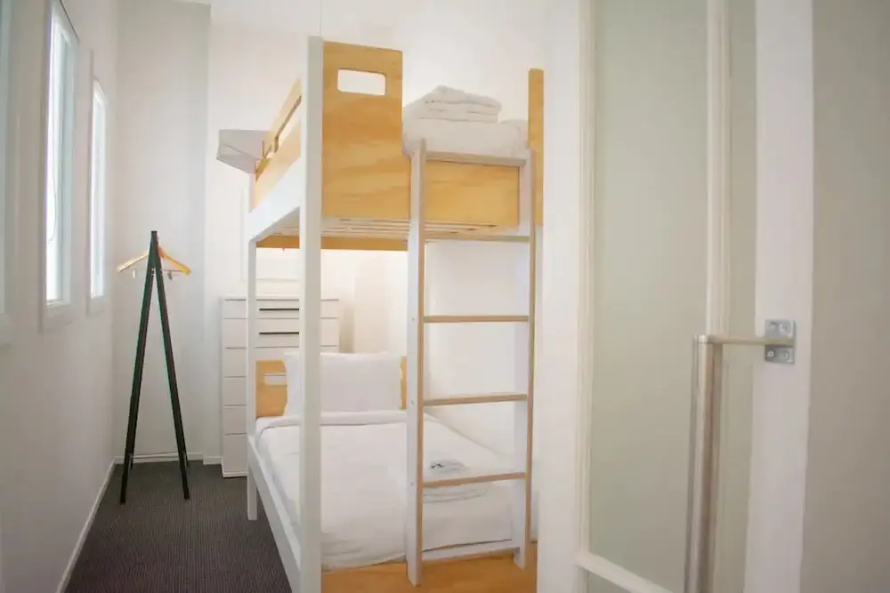 Light-filled 2 Bedroom Abode in Heart of the City