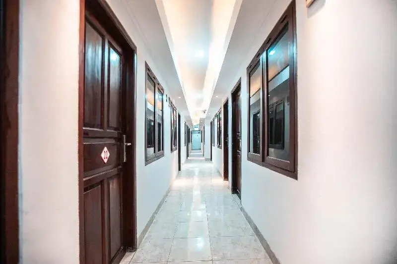 Taisir Residence Near Palmerah Mitra RedDoorz