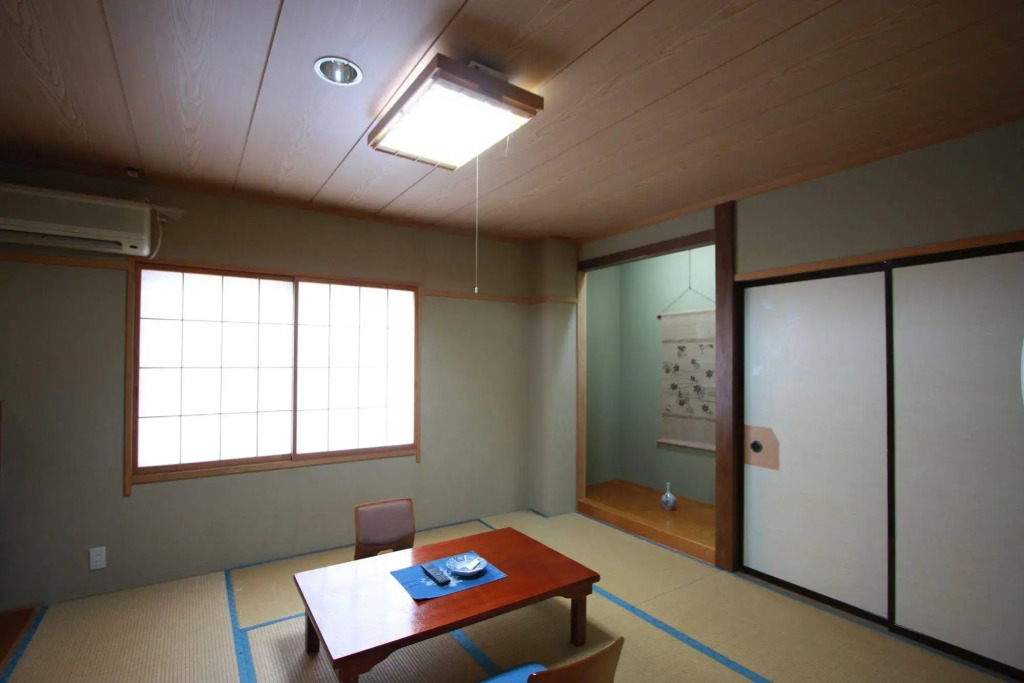 Nozawa Onsen Azegamikan