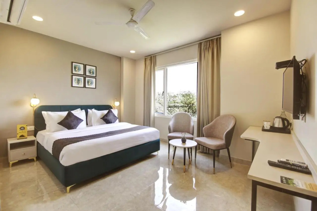 Saltstayz Select - Golf Course Road & Sector 27