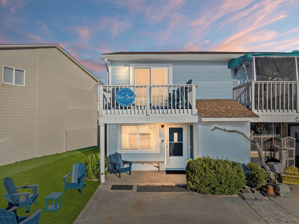 Stay at The Salty Palm! 2BR 1.5ba Sleeps 7