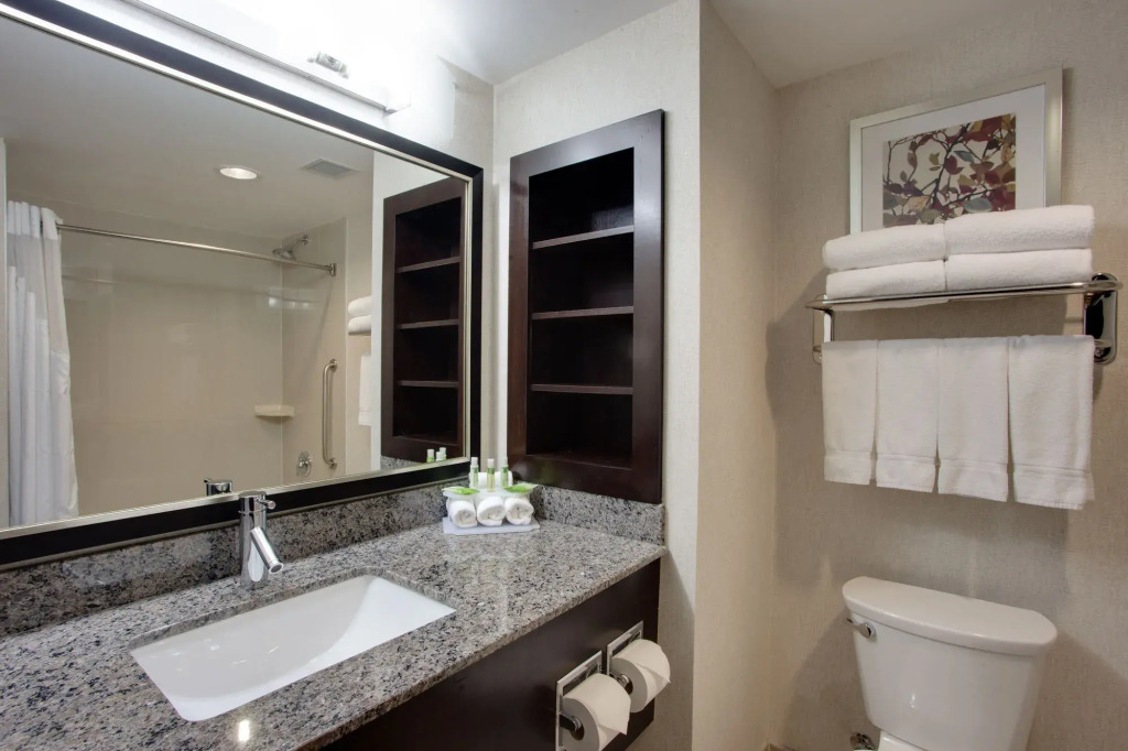 Holiday Inn Express & Suites Ottawa East-Orleans by IHG