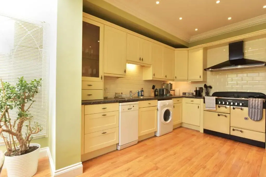 Bellevue Road - Stunning 3 storey home only a stones throw away from the beach