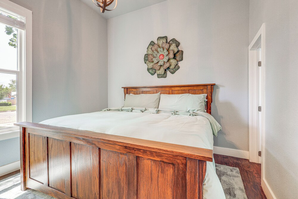 Walk to Dtwn: Colorful Cañon City Home w/ Grill!