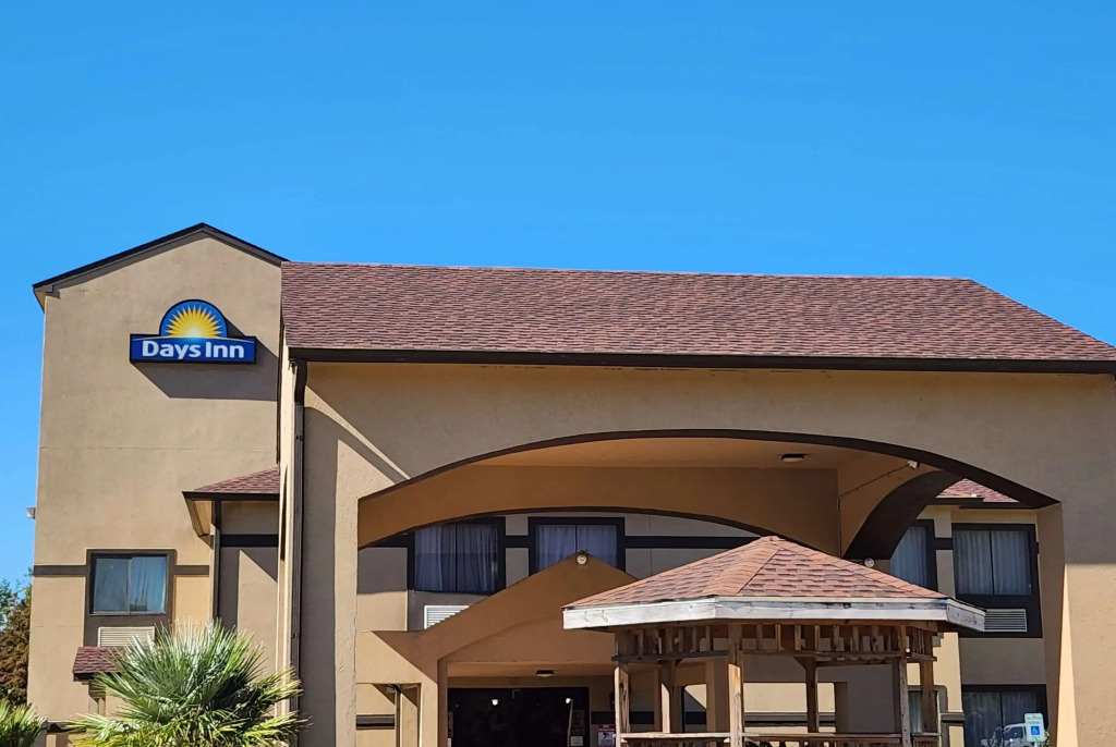Days Inn by Wyndham Lumberton