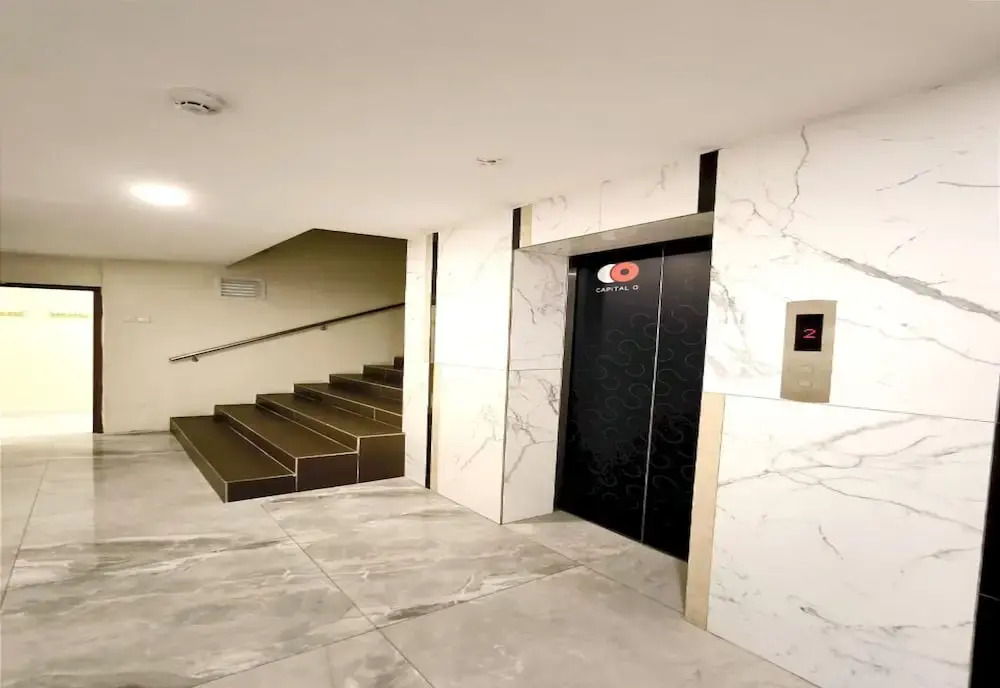 OYO 90975 Atta Hotel
