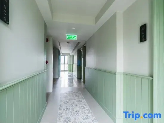 TUAN Hotel Bangkok near Wat Arun
