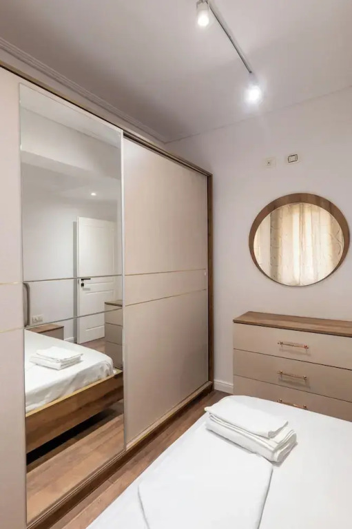 Tirent Apartment Komuna Parisit 2
