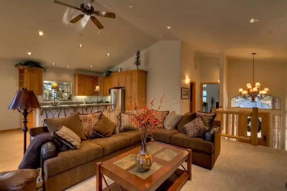 Private Hot Tub, Close to Tahoe's Famous Beaches