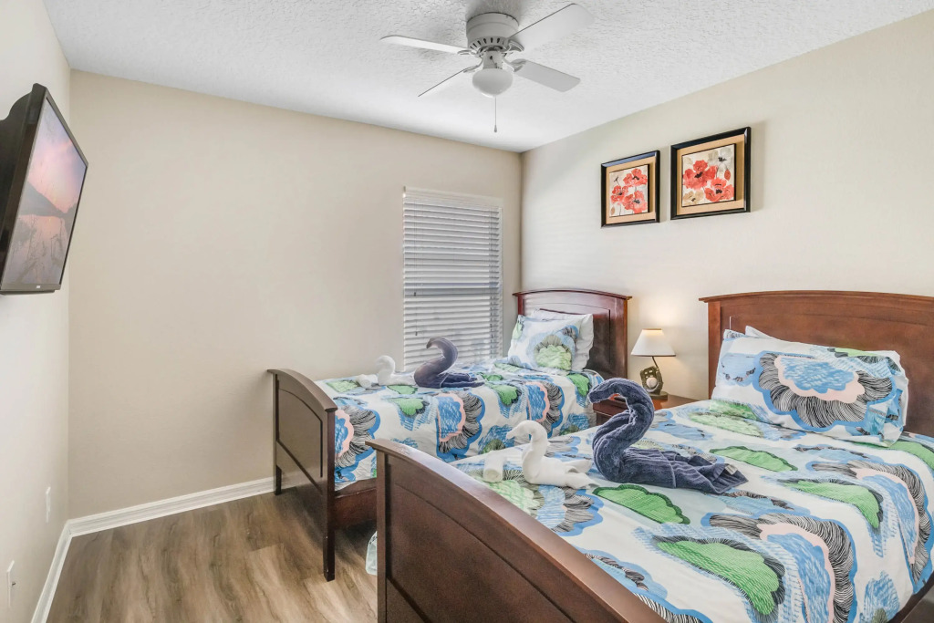SO136CA - 4 beds pool home - Gated resort, Davenport, US