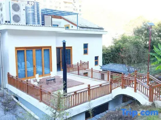 Shennongjia Langlang Mountain Parent Child Homestay