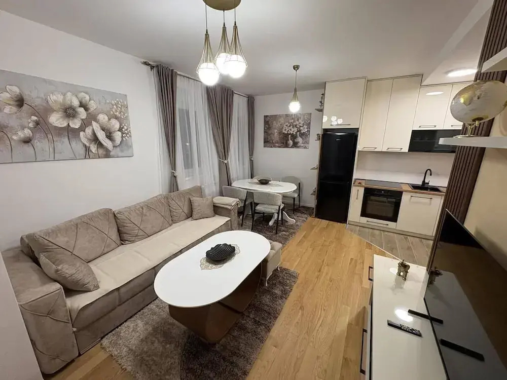 I&I Apartments 36