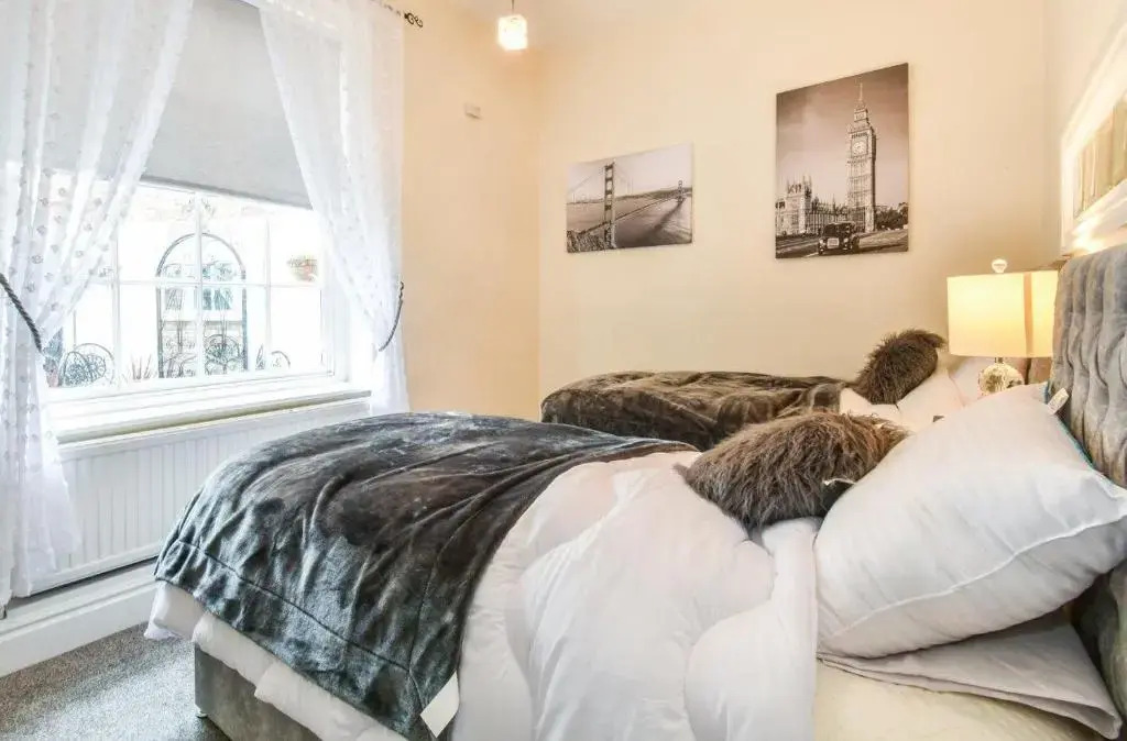 Holgate Manor Apartment