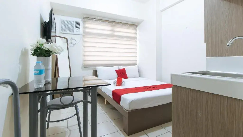 RedDoorz Plus @ Urban Deca Tower Edsa 2