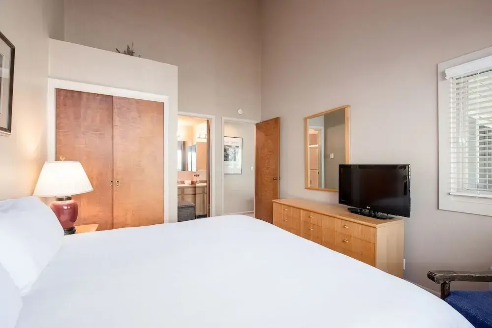Snow Flower 159 2 Bedroom Condo by RedAwning