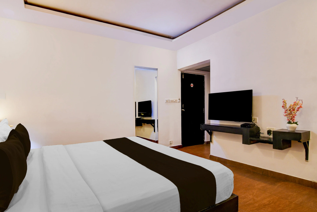 FabHotel Ballygunge Luxury - Behind Punjab Club