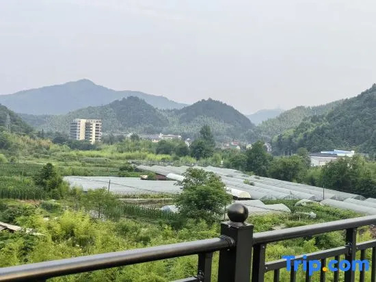 Shiguang Xiaoju Lovers Mountain View Holiday Villa