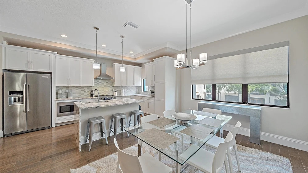 Cityscape Retreat 2 Bedroom Townhouse by RedAwning