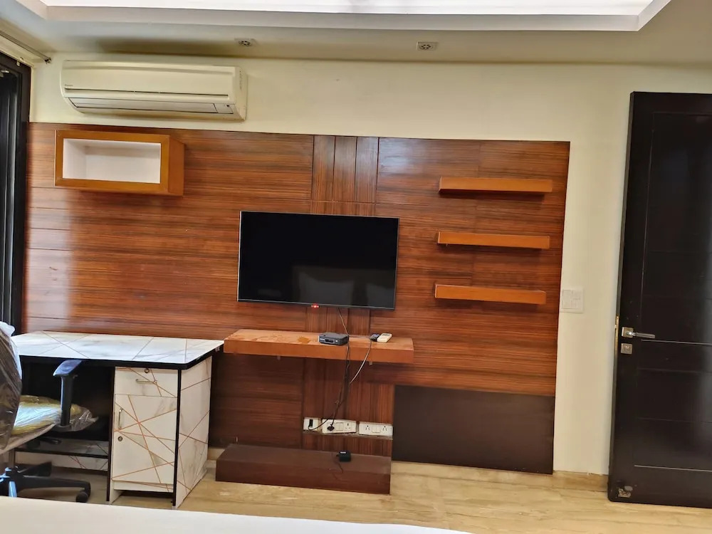 Greenleaf Apartment And Suites, Greater Kailash 1
