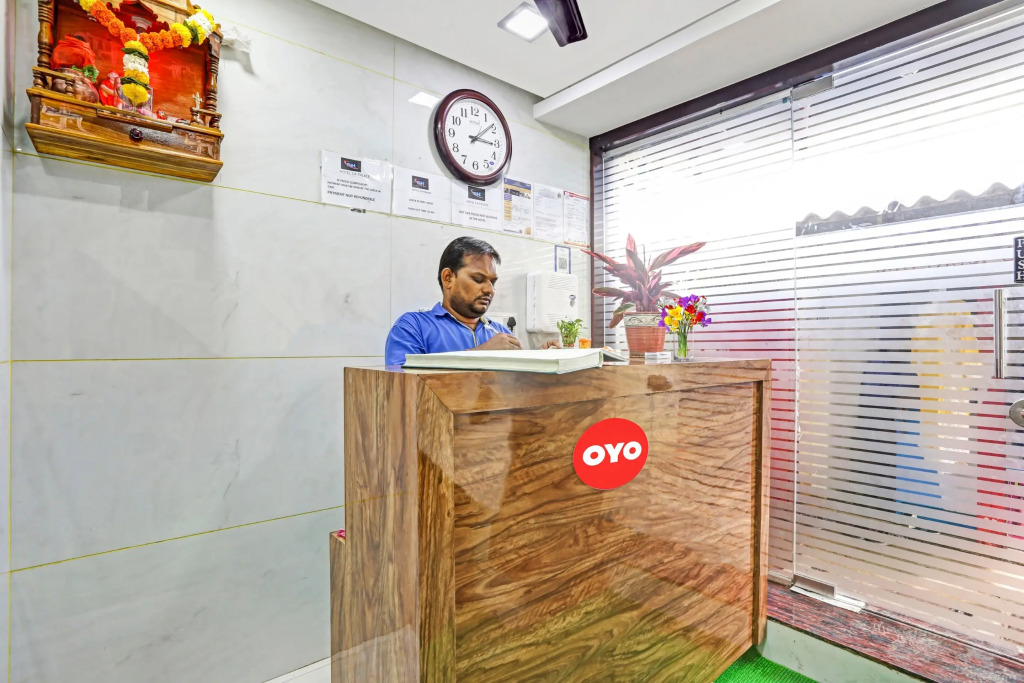 OYO 92129 Hotel S K Palace