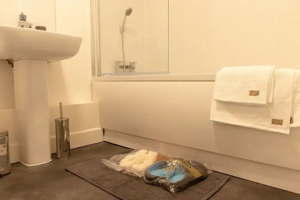 Livestay - 3 bed Apt With Balcony Near Heathrow