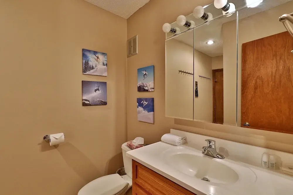 Hemlock Ridge 2b: Charming Two Floor Condo In The Heart Of Killington. Perfect! 3 Bedroom Condo