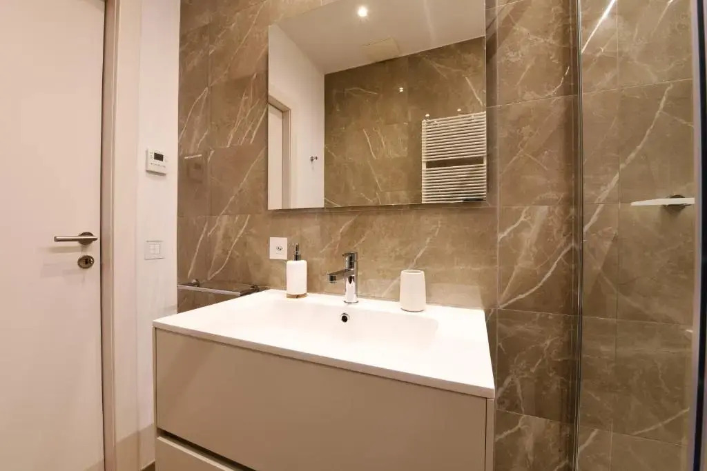 Lake Modern Suites