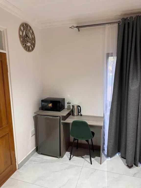 Boutique Hotel-Style Room In Ferndale-A1