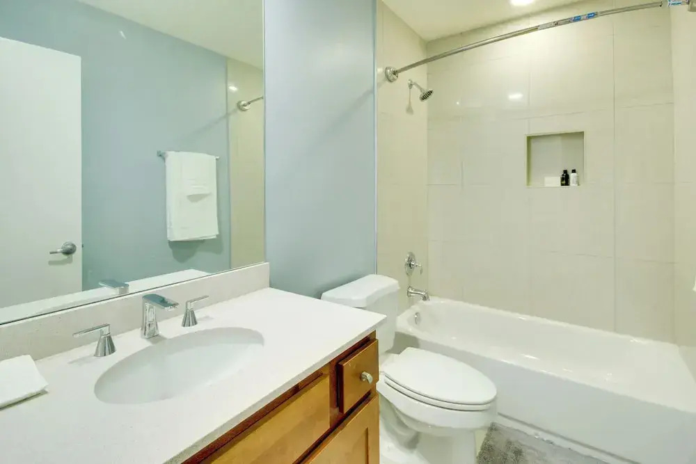Spacious Eado Getaway < 1 Mi to Toyota Center!