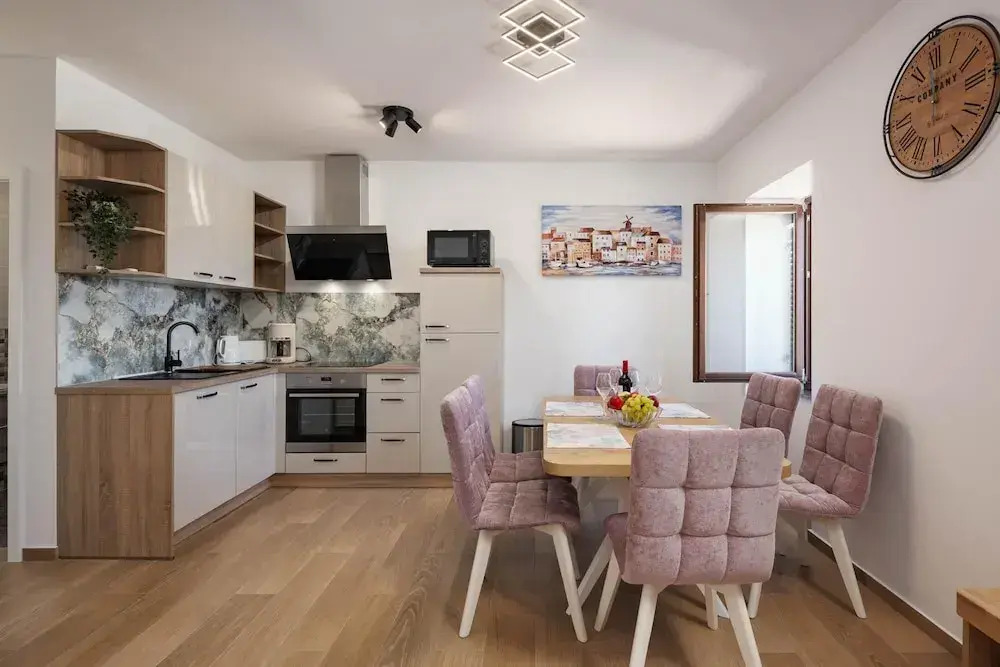 Seafront Apartment Nana 2