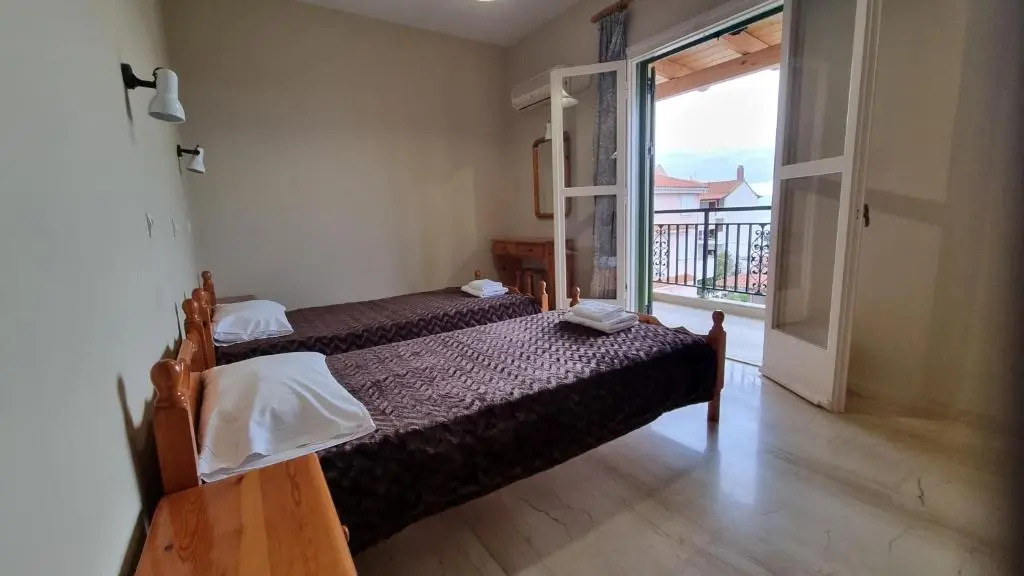 Makis Studios & Apartments
