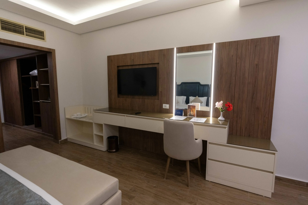 Отель Parrotel Beach Resort