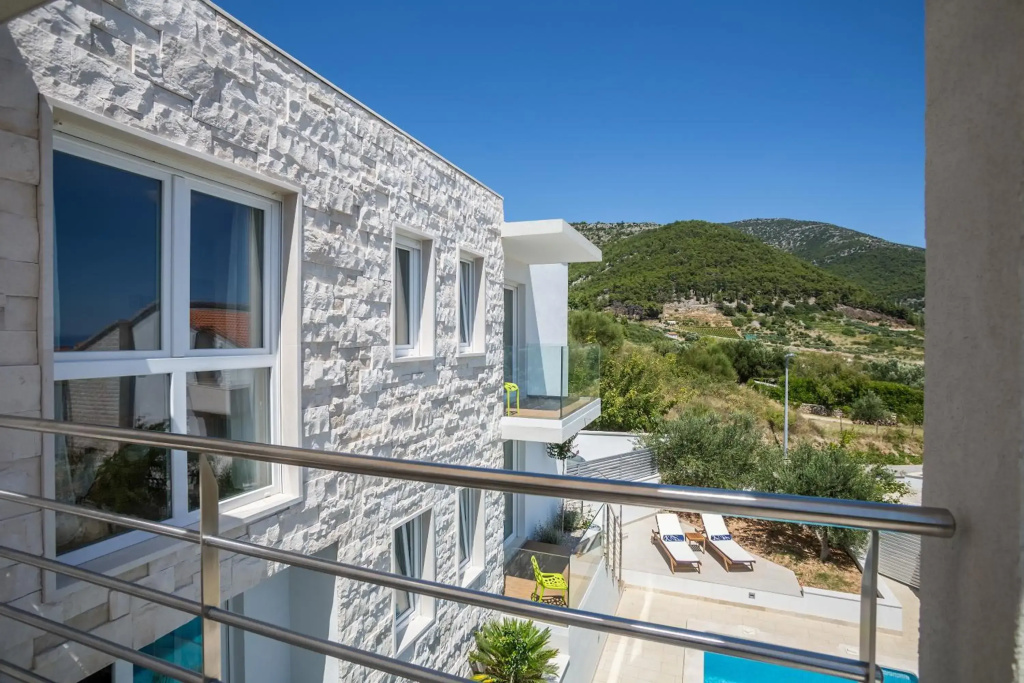 Villa Blanka in Bol for 12 ppl